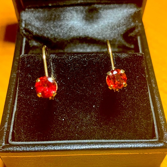 10 Kart Yellow Gold Round Cut Garnet Earrings - Picture 2 of 7